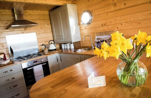 Botallack Cabin | Lillie's Lookout - A Cool Cabin with Great Views and Walking Distance to Coast