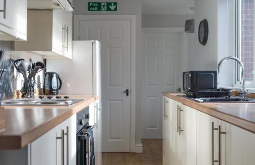 Bedlington Apartment | Lily Apartment - Sleeps 3 - Pet friendly - Parking