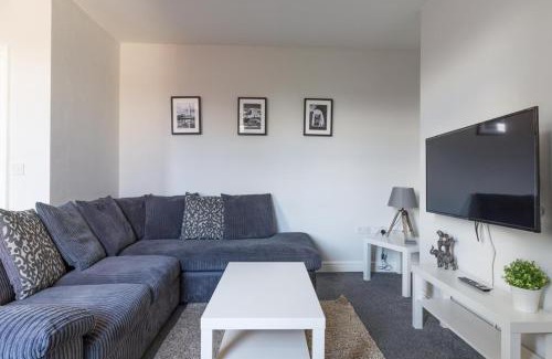 Bedlington Apartment | Lily Apartment - Sleeps 3 - Pet friendly - Parking