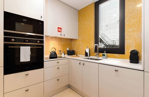 Santo Antonio Apartment | Limehome Lisbon Eca de Queiroz