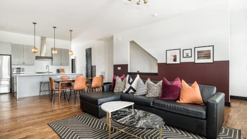 Buena Vista Apartment | Linda Emmylou Patsy by AvantStay 3 Unit Buyout w 11BR in Heart of Nashville