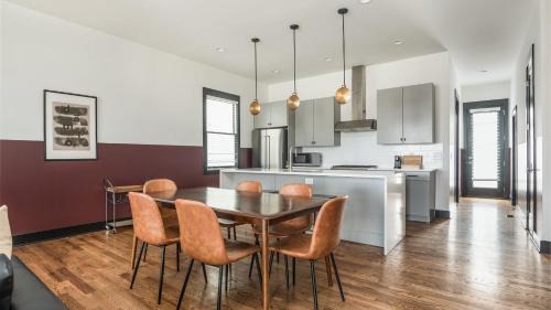 Buena Vista Apartment | Linda Emmylou Patsy by AvantStay 3 Unit Buyout w 11BR in Heart of Nashville