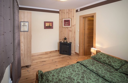 Velika Plana Apartment | Linden Tree Retreat & Ranch