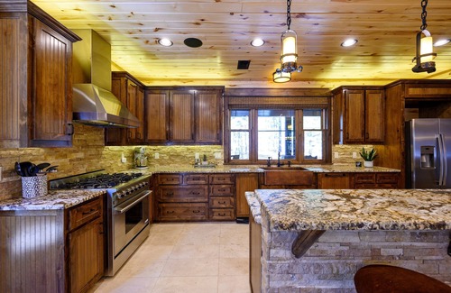Hochatown Cabin | Liquid Therapy Lodge & Broken Bow Cabins