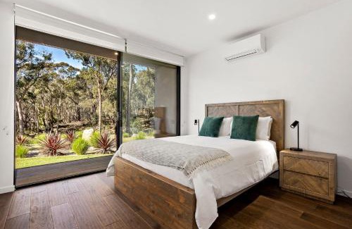 Hepburn Springs House | Lithic 2 - lovely bush views