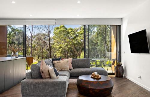 Hepburn Springs House | Lithic 2 - lovely bush views