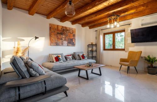 Georgioupolis Villa | Lithus Retreat with Jacuzzi and 360 Views