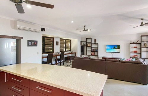 Horseshoe Bay House | Little Banyak - Horseshoe Bay