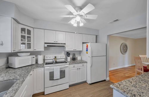 Seminole House | Little bit of heaven, 3BR 2BA heated pool, gorgeous yard & <10 min to the beach!