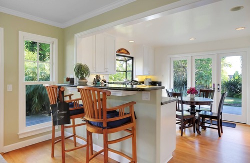 East Mesa House | Little Palm Cottage - Steps from Shoreline Park, walk to beach, live like a local