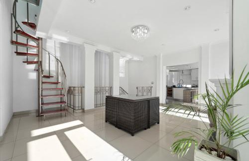 Hout Bay Villa | Livadia Palace Hout Bay