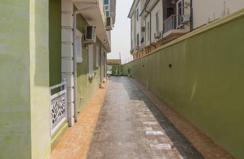 Ikotun Apartment | Live By The Water 2-Bed-Apt With Starlink SuperFast Speed Wi-Fi And Secured