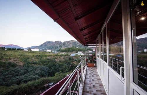 Naukuchiyatal Resort | LivingStone Lake View Cottage