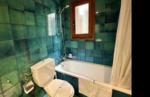 Llivia Apartment | Llívia, Cerdaña, alojamiento con piscina y pista de tenis