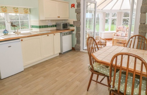Garn Fadryn Cottage | LLAIN RHUTTAN, family friendly, country holiday cottage in Aberdaron
