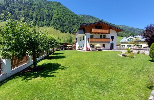Fusch an der Grossglocknerstrasse Apartment | Lovely apartment for 2 guests with WIFI and panoramic view
