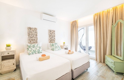 Carvoeiro House | LOCATED IN THE HEART OF CARVOEIRO, RENOVATED, TERRACE WITH SEA VIEW AND WI-FI