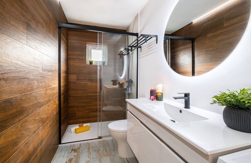 Carvoeiro House | LOCATED IN THE HEART OF CARVOEIRO, RENOVATED, TERRACE WITH SEA VIEW AND WI-FI