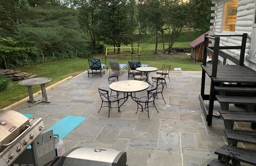 Stowe Hollow House | Located in the heart of Stowe Hollow! Close to town! Close to skiing!
