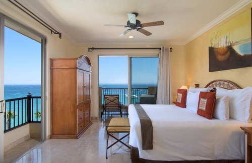 Centro Resort | Located on the pristine medano beach