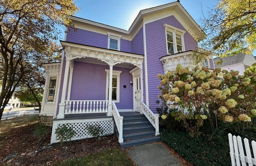 Birmingham Apartment | LOCATION! LOCATION! LOCATION!nWelcome to The Purple House!