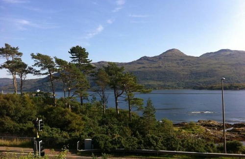 Nostie House | Lochalsh View en suite Kyle near Skye