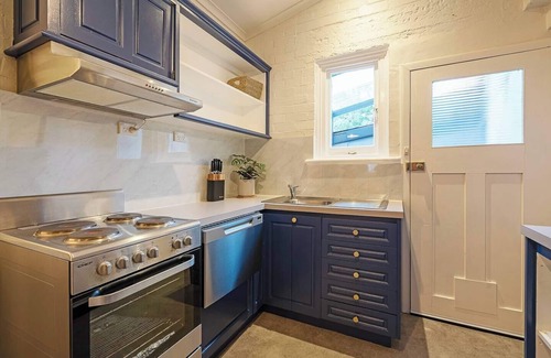 West Hobart House | Lochner Corner Restful Hideaway near Dining and CBD