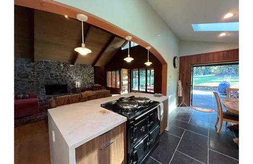 Mendocino Cabin | Lodge in the Redwoods with free EV Charging