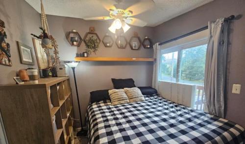 Kodiak Cabin | Lodge with Beautiful Forest, Mountain, & Ocean Views