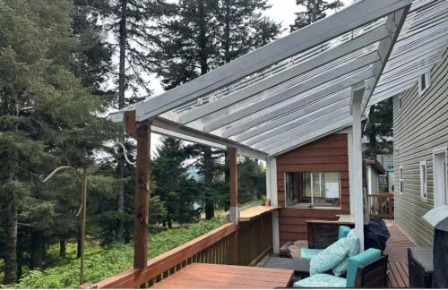 Kodiak Cabin | Lodge with Beautiful Forest, Mountain, & Ocean Views