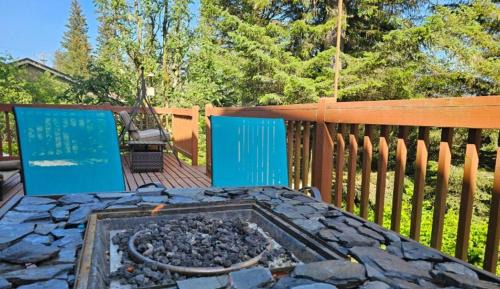 Kodiak Cabin | Lodge with Beautiful Forest, Mountain, & Ocean Views