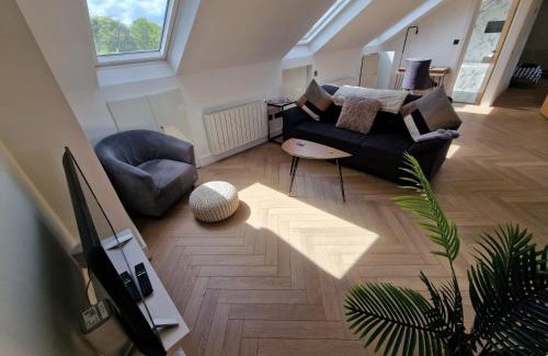 Deptford Apartment | Loft apartment with skyline views of Canary Wharf