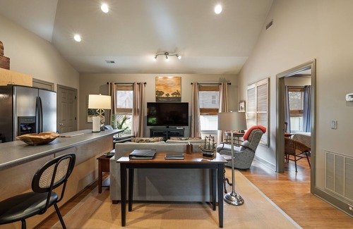 Franklin Apartment | Loft on West Main 5 blocks from Downtown Franklin