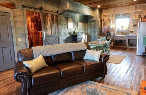 Walhalla Apartment | LOFTS OVER MAIN~ Chattooga Studio