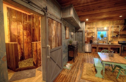 Walhalla Apartment | LOFTS OVER MAIN~ Chattooga Studio