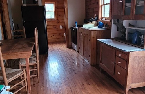 Greenbrier River Cabin | Log Cabin located on the Greenbrier River in Hinton WV