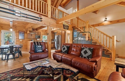 McCall Cabin | Log cabin with game room by skiing & lake