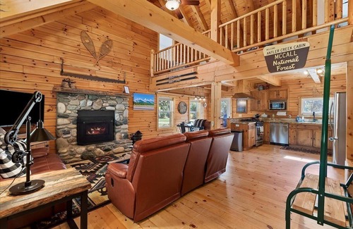McCall Cabin | Log cabin with game room by skiing & lake