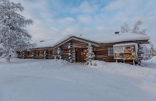 Saariselka Hotel | Log House Kuukkeli Teerenpesä