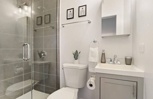 Avondale Apartment | Logan Square Corner 3BR Apt Walkable to Highlights