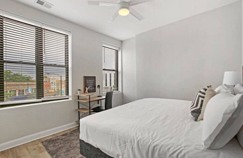 Avondale Apartment | Logan Square Corner 3BR Apt Walkable to Highlights