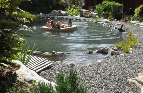Upper Squamish House | Loghouse Lodge with Glacier View and Private Natural Swimming Pond