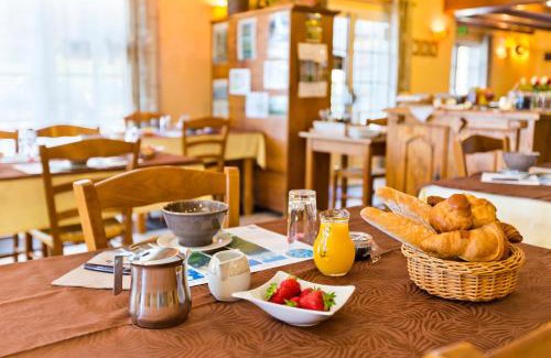 Saint-Victor-la-Riviere Hotel | Logis Hôtel Restaurant Auberge du Bougnat