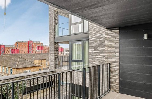 St. Pancras and Somers Town Apartment | London Bliss in London