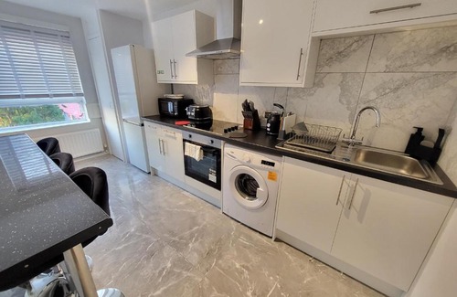 Charlton Apartment | London Central Modern Apartment Charlton