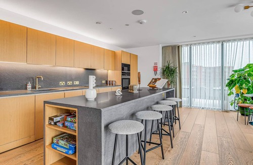 St. Pancras and Somers Town Apartment | London Serenity in London