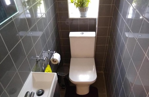 College Park and Old Oak Hotel | London Zone-2 Large Central Roomz