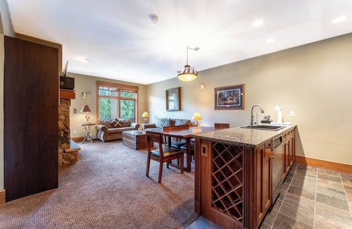 River Run Apartment | Lone Eagle #3029 by Summit County Mountain Retreats