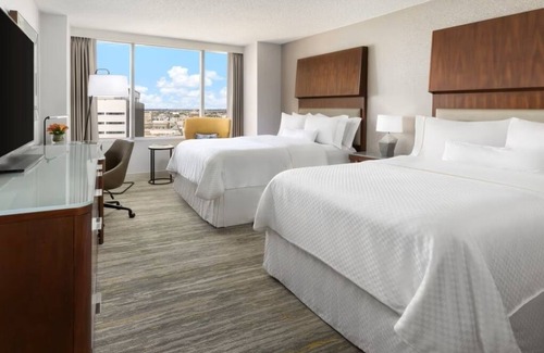 Downtown Long Beach Hotel | Long Beach Stay | 2 Double Beds | Near Downtown & Harbor