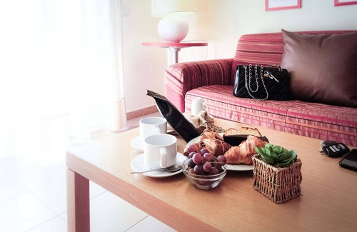 Zona XXX Castel Fusano Apartment | Long Stay Monthly Apartment I Triangoli with backyard garden